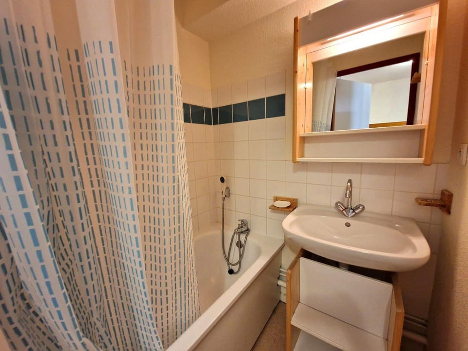 Charmant 3 pièces pour 6 pers. avec balcon, proche télésiège et centre, Modane - FR-1-265-212 Apartment in Piedmont