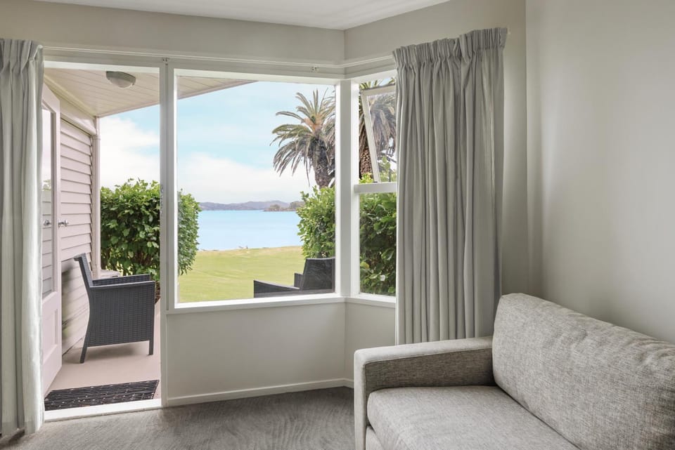 Natural landscape, View (from property/room), Balcony/Terrace, Seating area, Sea view