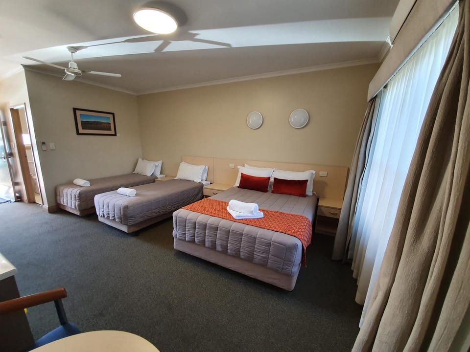 Photo of the whole room, Family