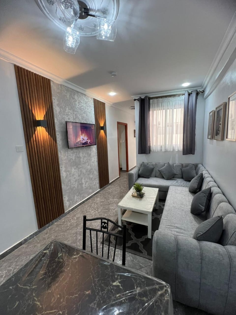 TV and multimedia, Living room, Seating area, Dining area, Evening entertainment