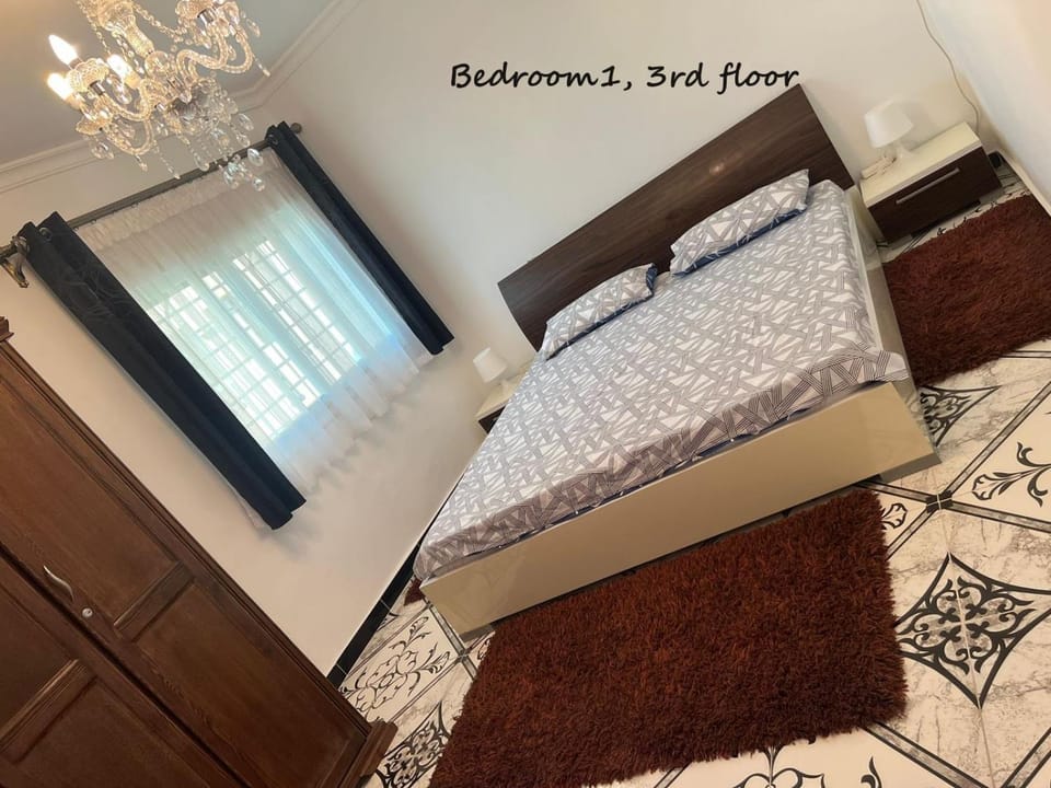 Bed, TV and multimedia, Photo of the whole room, Bedroom, wardrobe, air conditioner