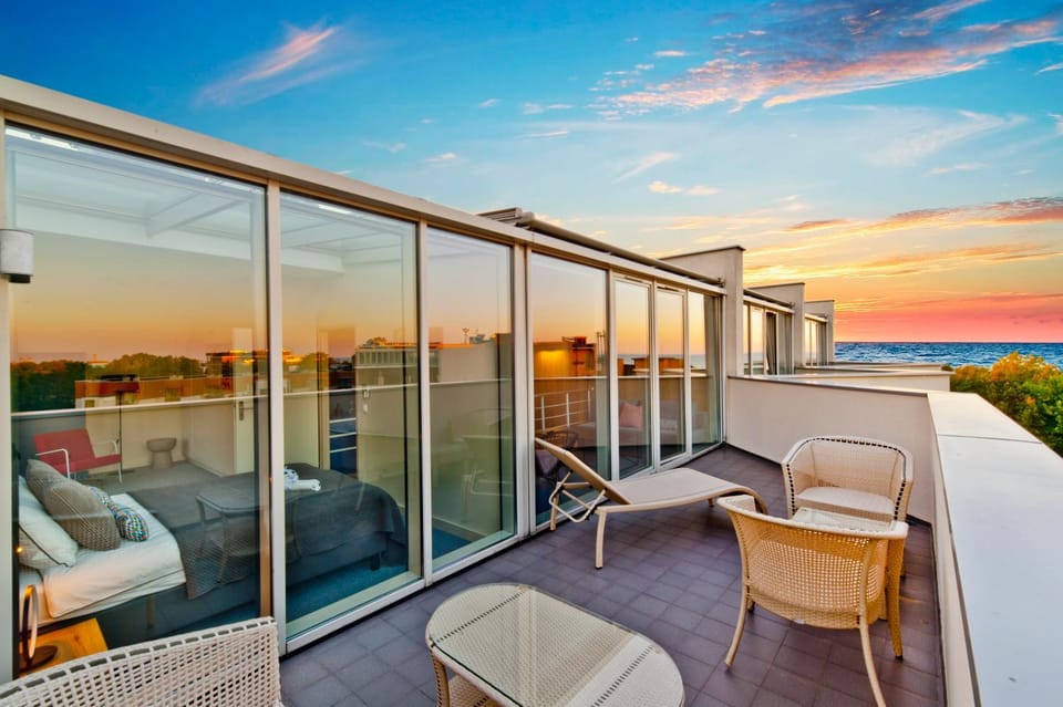 Day, Natural landscape, View (from property/room), Balcony/Terrace, Sea view, Sunset, sunbed