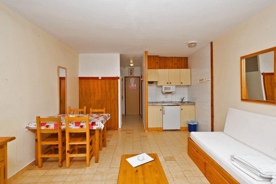 Kitchen or kitchenette, Living room, Dining area