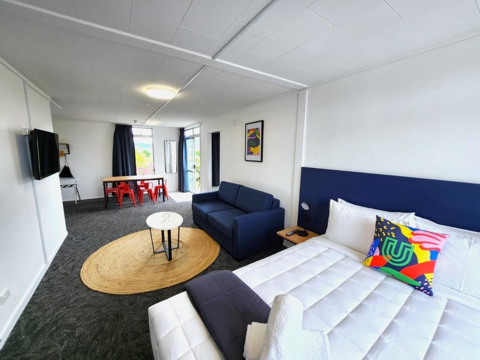 Bed, Photo of the whole room, Seating area