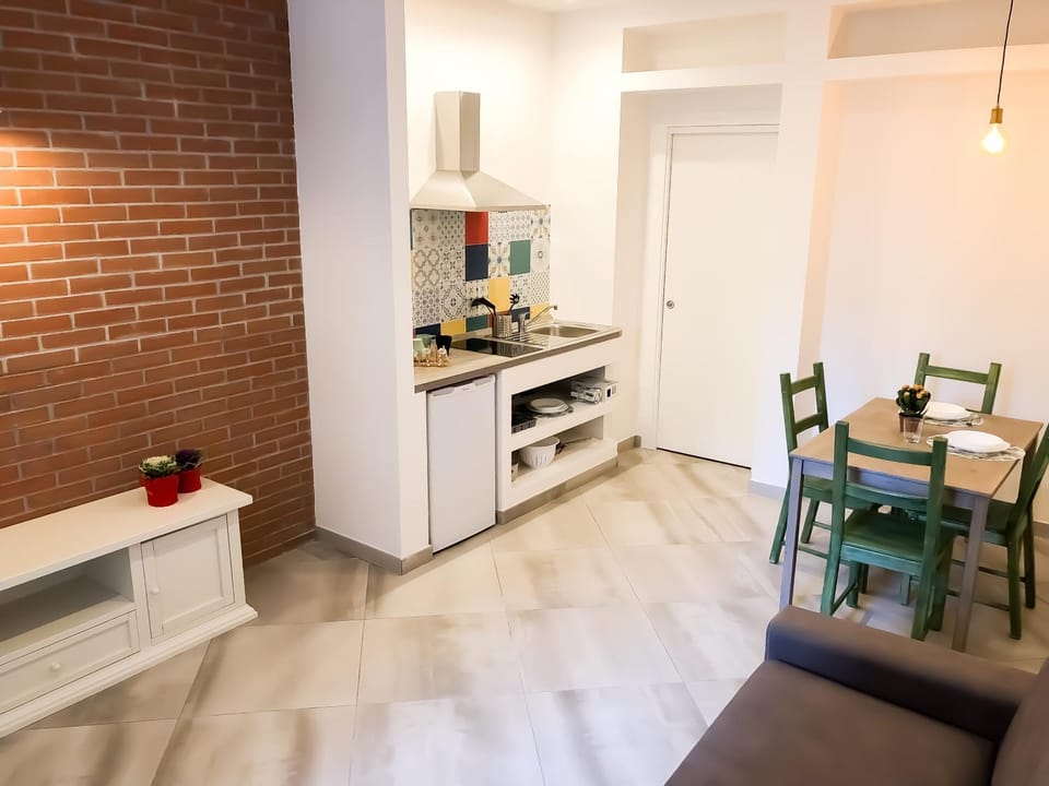 Kitchen or kitchenette, Living room, Photo of the whole room, Seating area, Dining area