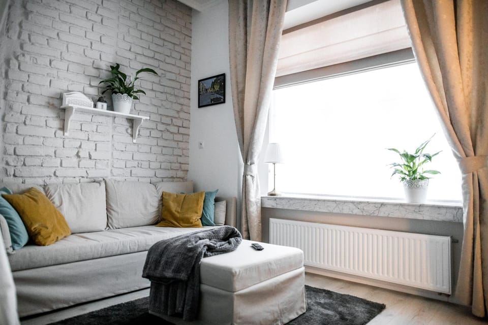 Photo of the whole room, Seating area