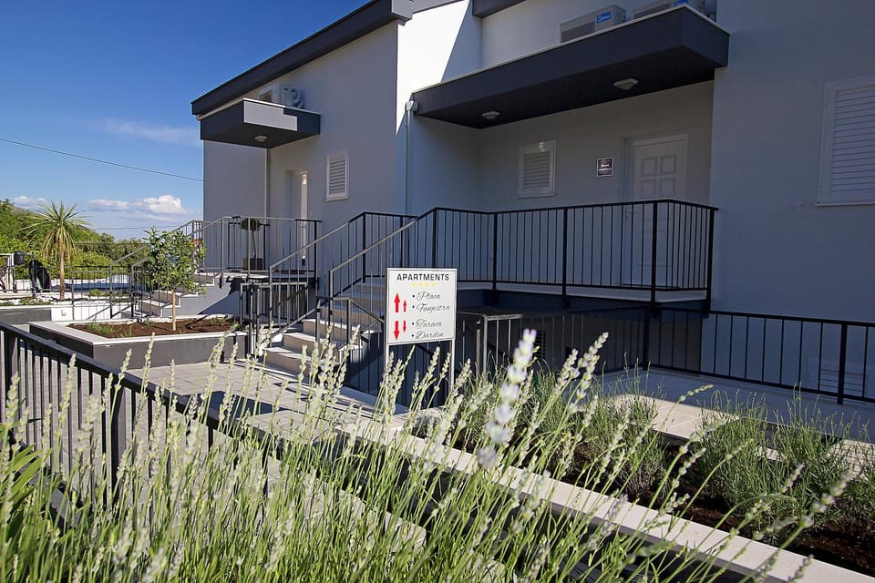 Property building, Facade/entrance