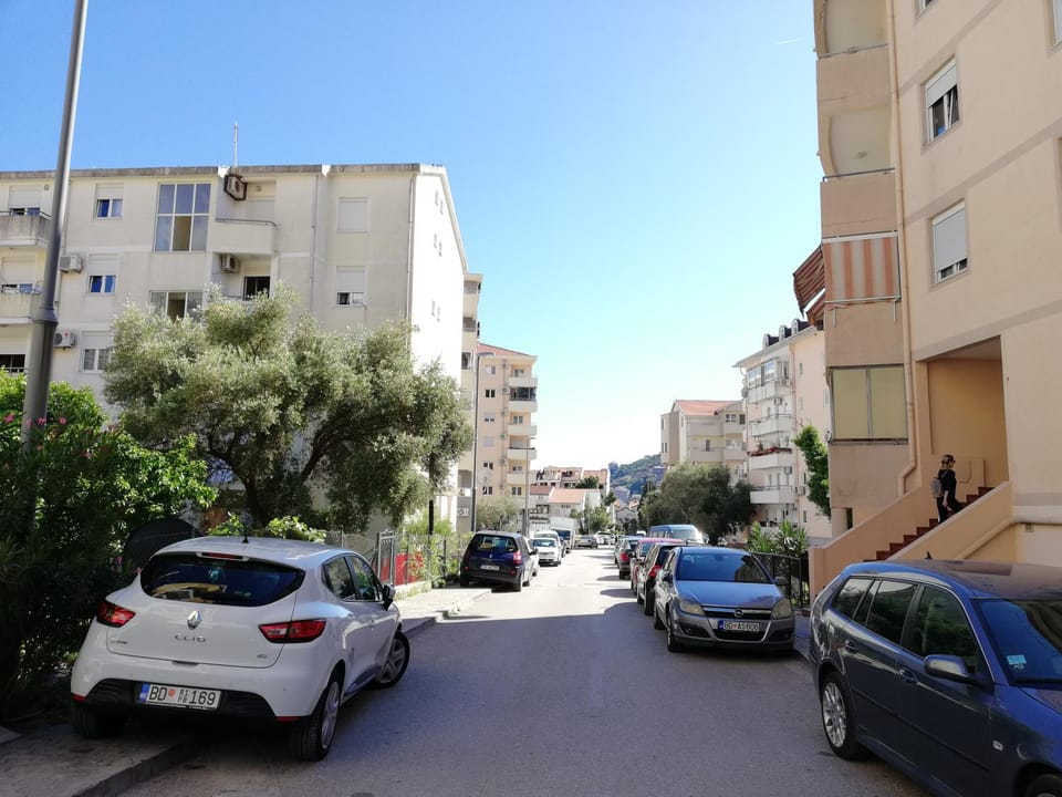 Neighbourhood, Street view