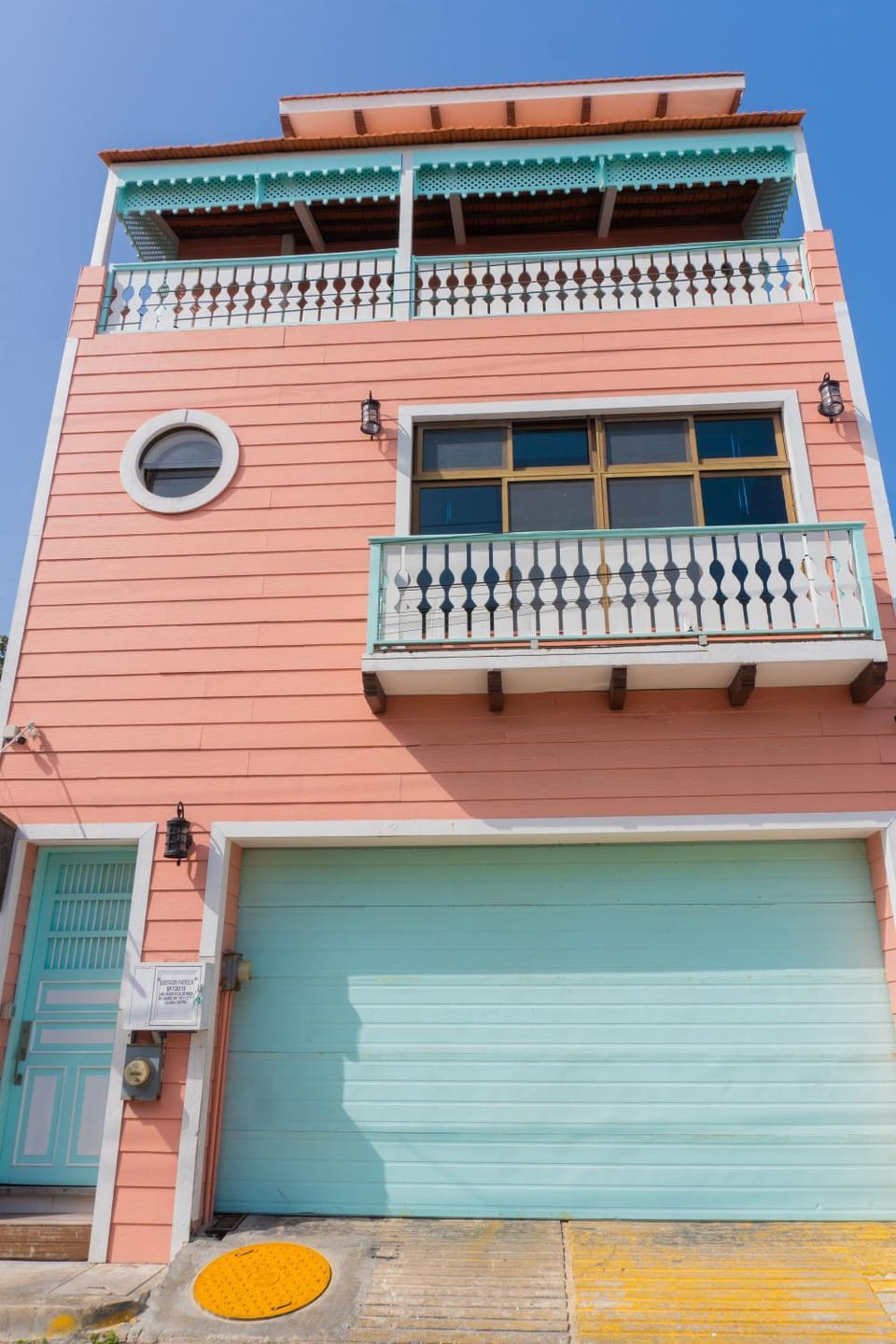 Facade/entrance