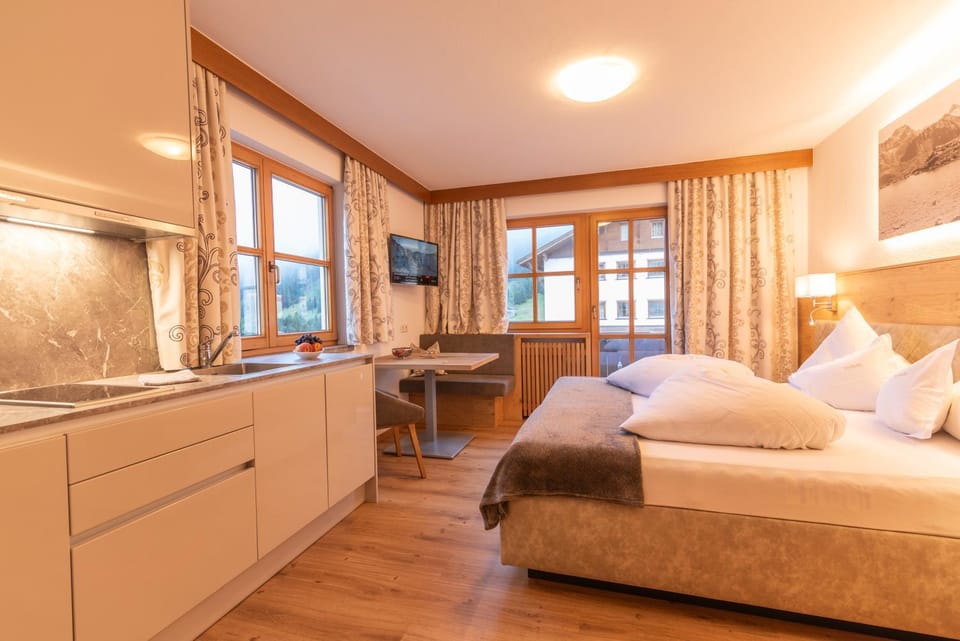 Photo of the whole room, kitchen