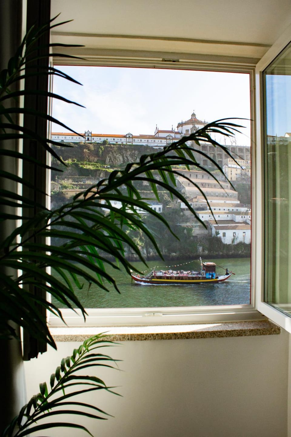 Nearby landmark, City view, River view, Street view