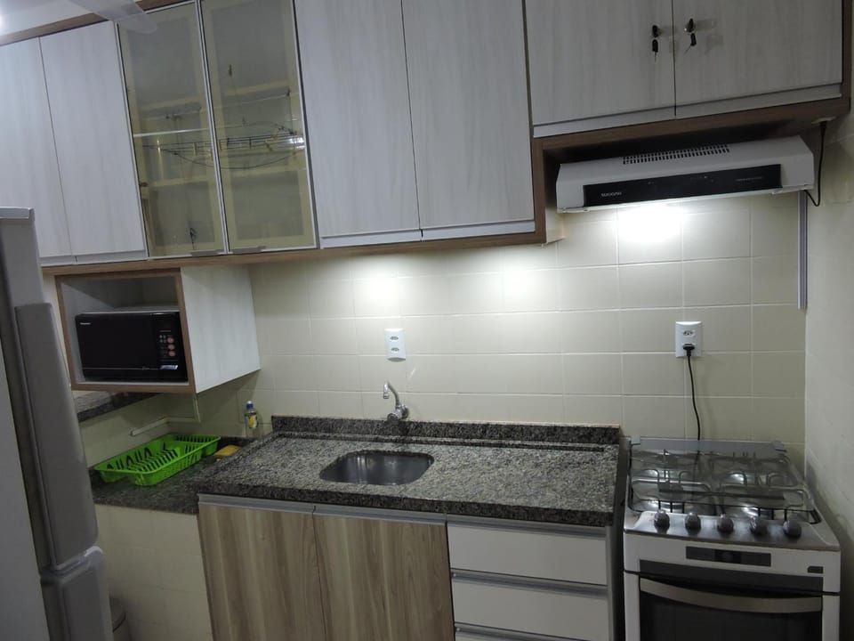 Apto 2 quartos no centro de Bombinhas, 130 metros praia Apartment in Bombinhas