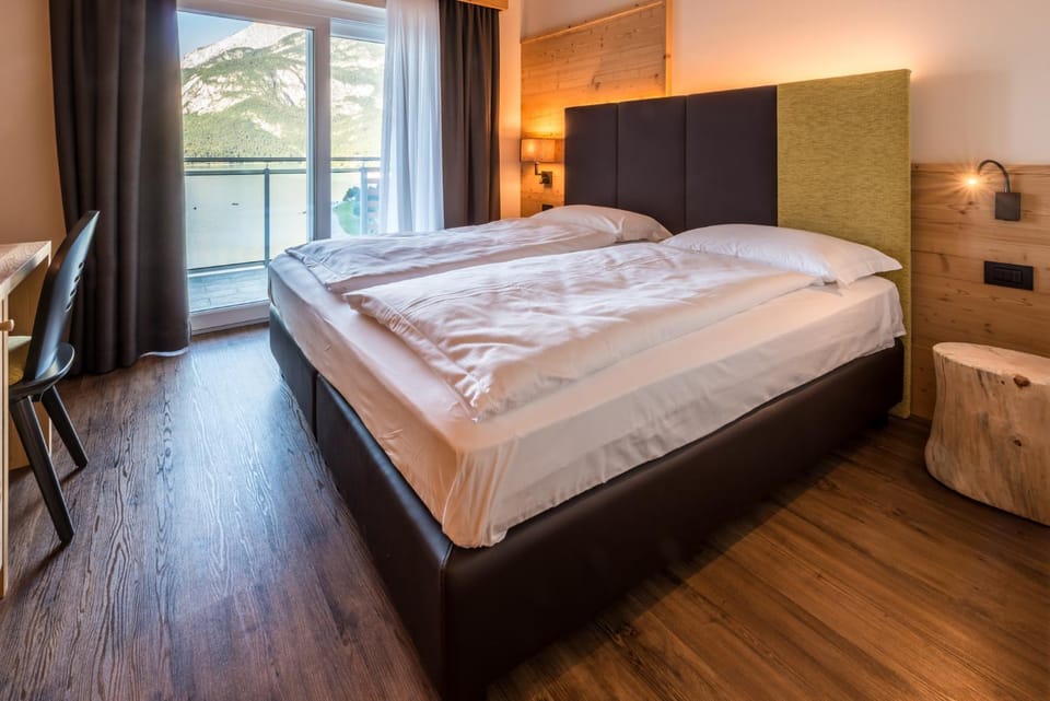 Bed, Lake view