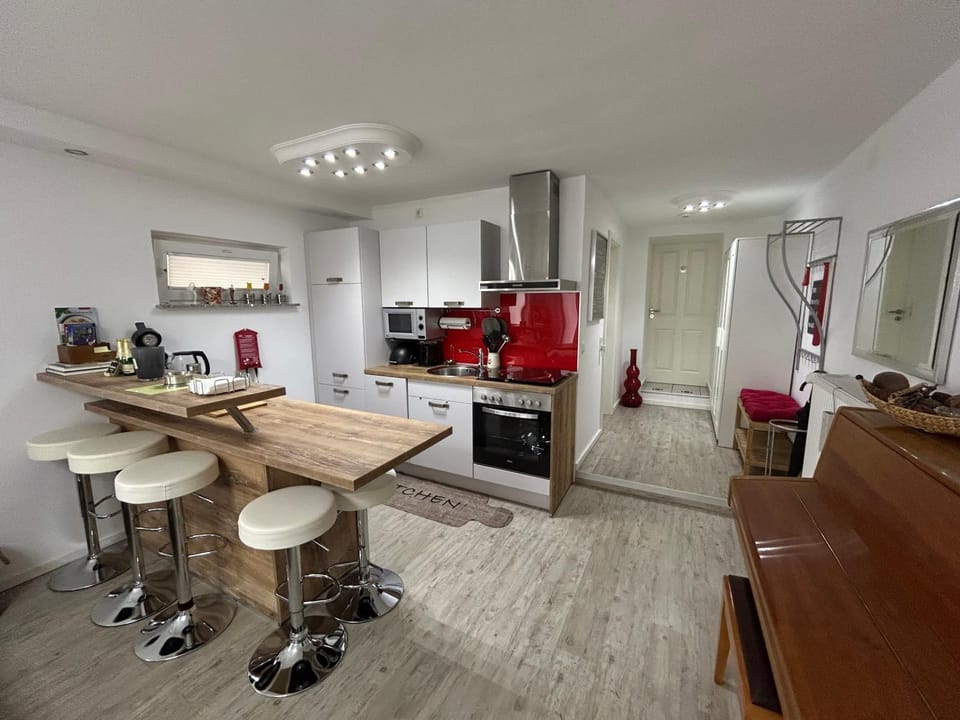 Kitchen or kitchenette, Seating area, Dining area