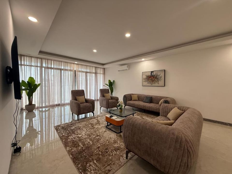 Communal lounge/ TV room, TV and multimedia, Living room