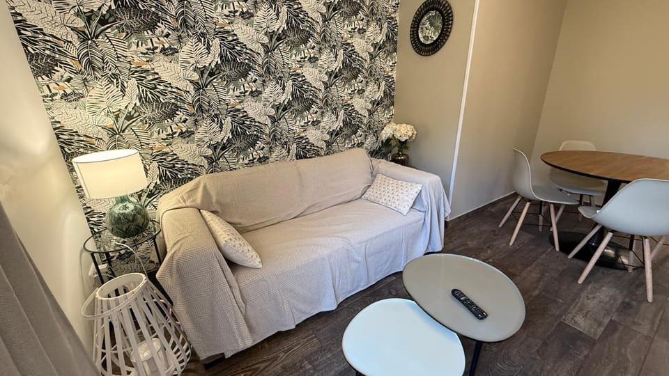 A CASA CORBAIA Appartement 40 m2, jardin privé, parking, proche centre ville et mer Apartment 40 m2, private garden parking near town center and sea port and airport Apartment in Bastia