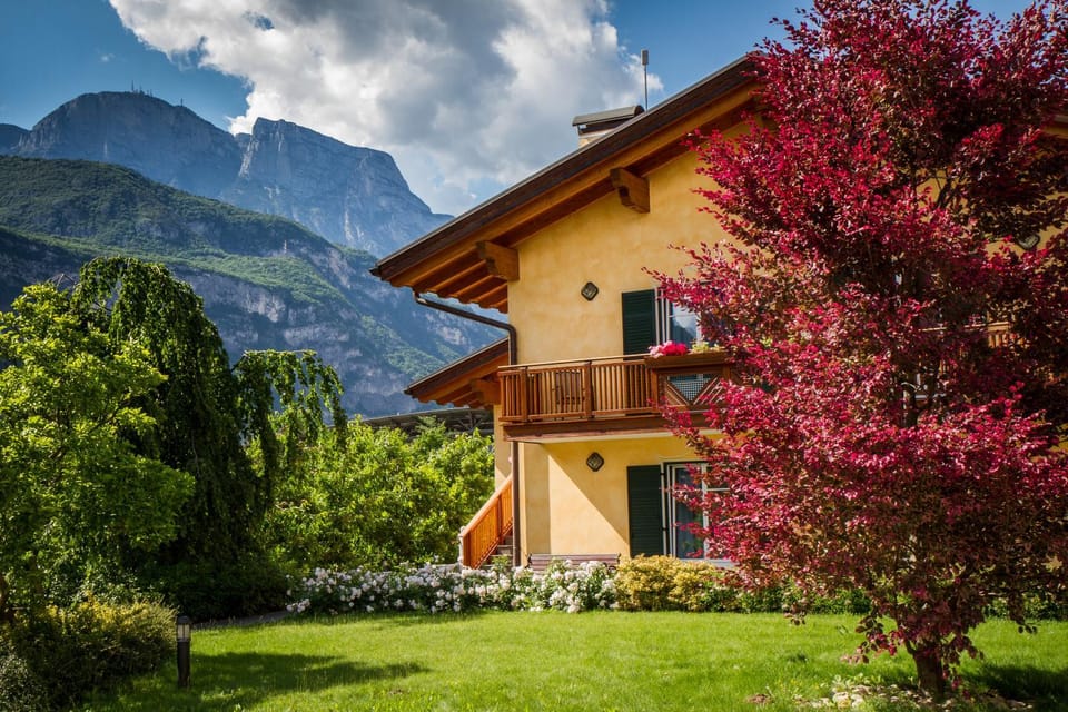 Facade/entrance, Summer, Garden