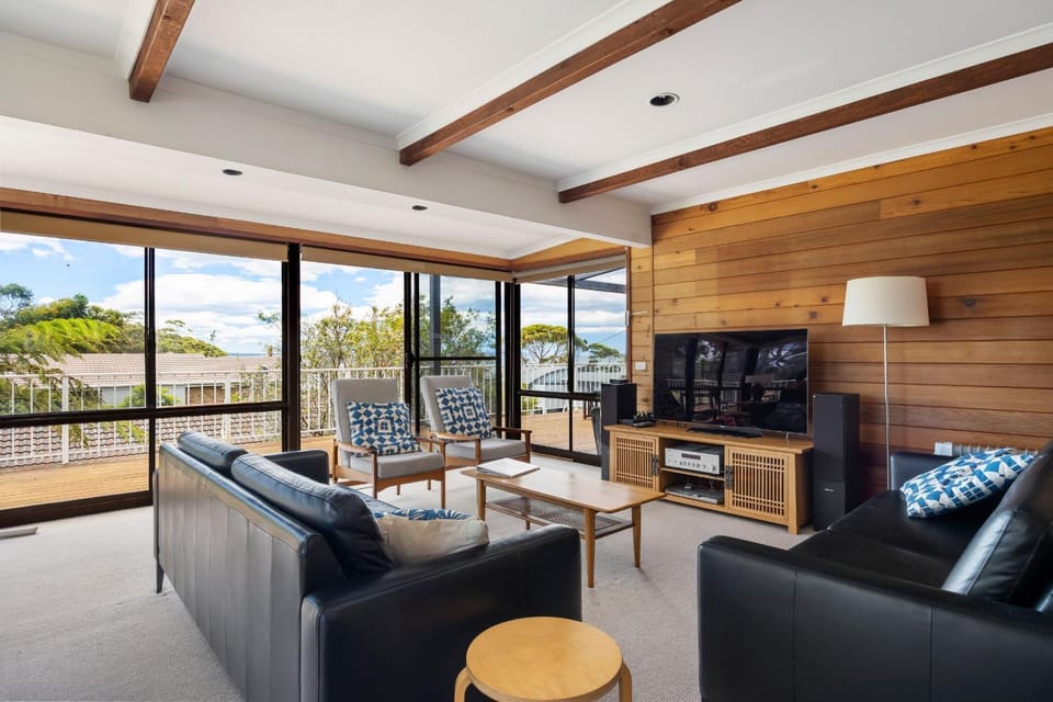 Kelton Beach Haven - ocean views near golf House in Mollymook