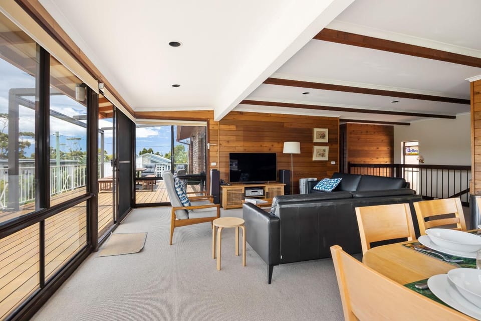 Kelton Beach Haven - ocean views near golf House in Mollymook