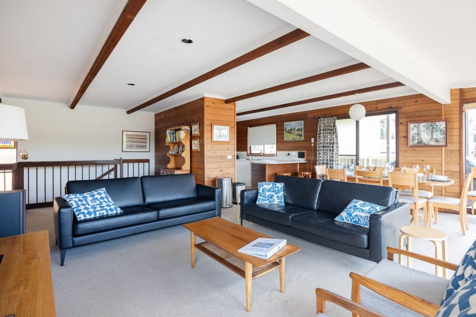 Kelton Beach Haven - ocean views near golf House in Mollymook