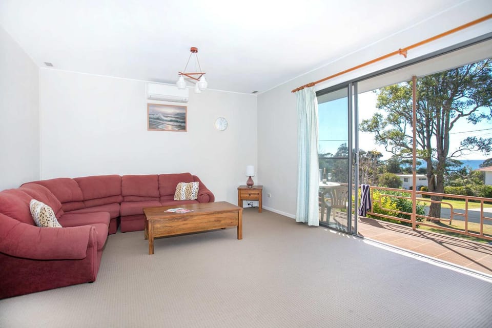 So Close to the Beach - 450m to Mollymook surf House in Mollymook