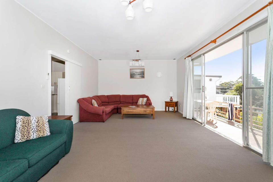 So Close to the Beach - 450m to Mollymook surf House in Mollymook