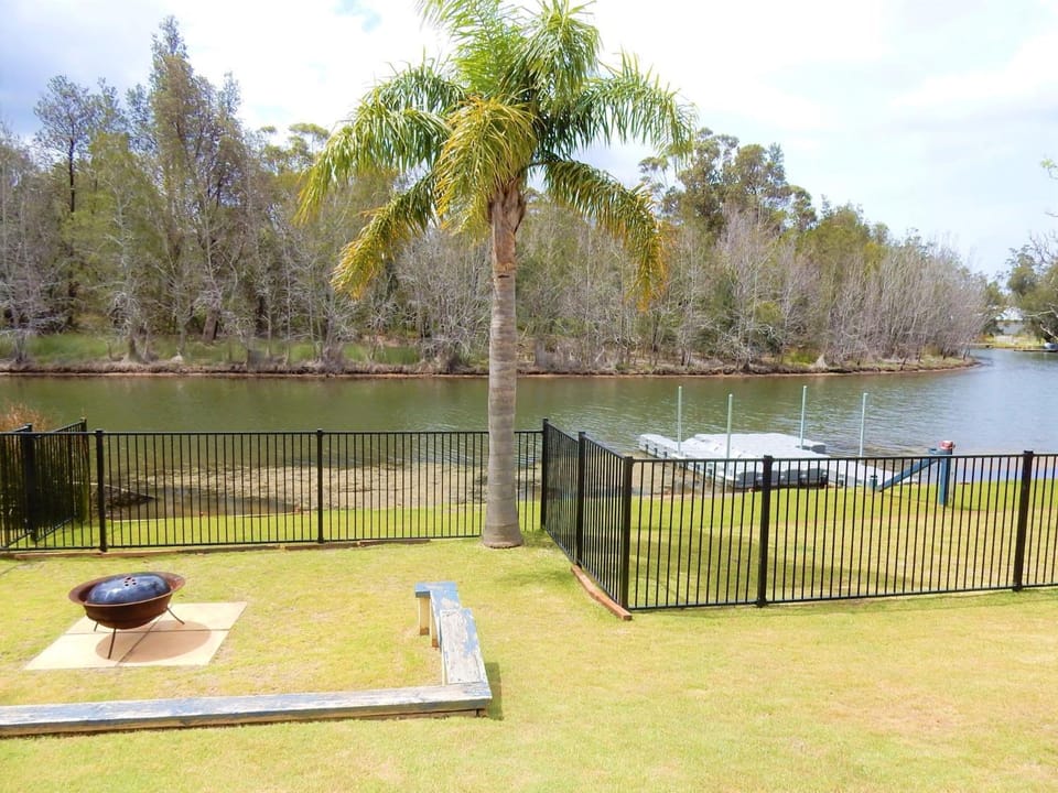 Waterfront Wonder - lakeside home w. private jetty House in Lake Conjola