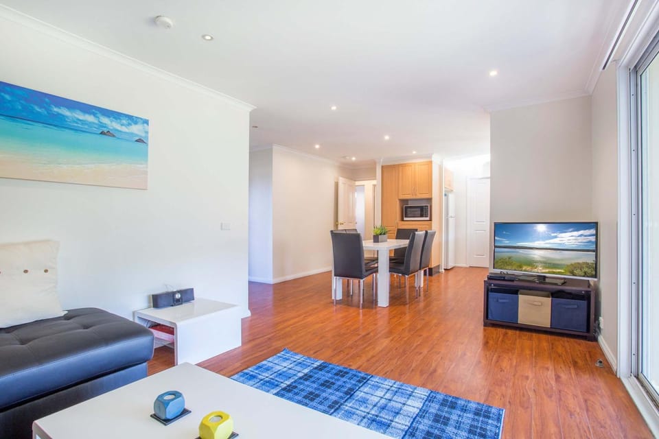 Waterfront Wonder - lakeside home w. private jetty House in Lake Conjola