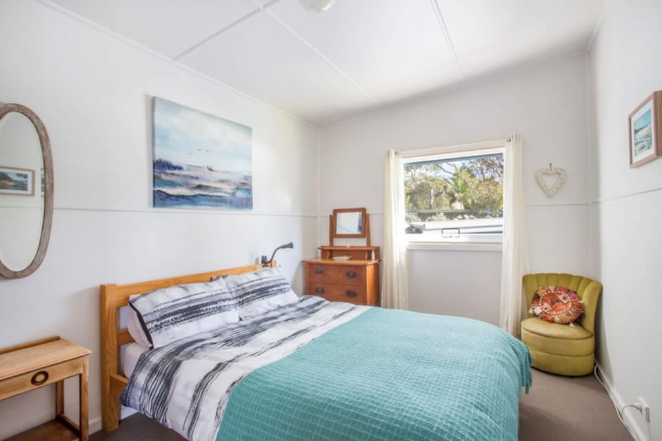 Retro Beach Cottage - classic surf getaway House in New South Wales
