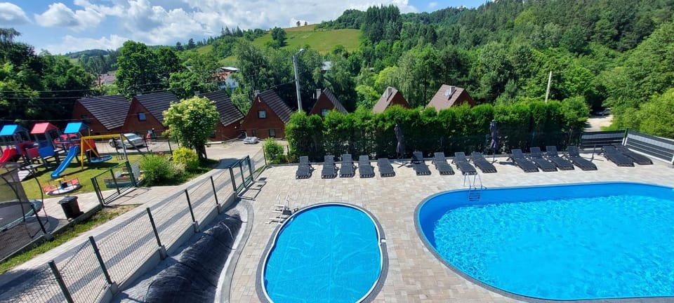 Property building, Mountain view, Pool view, Swimming pool
