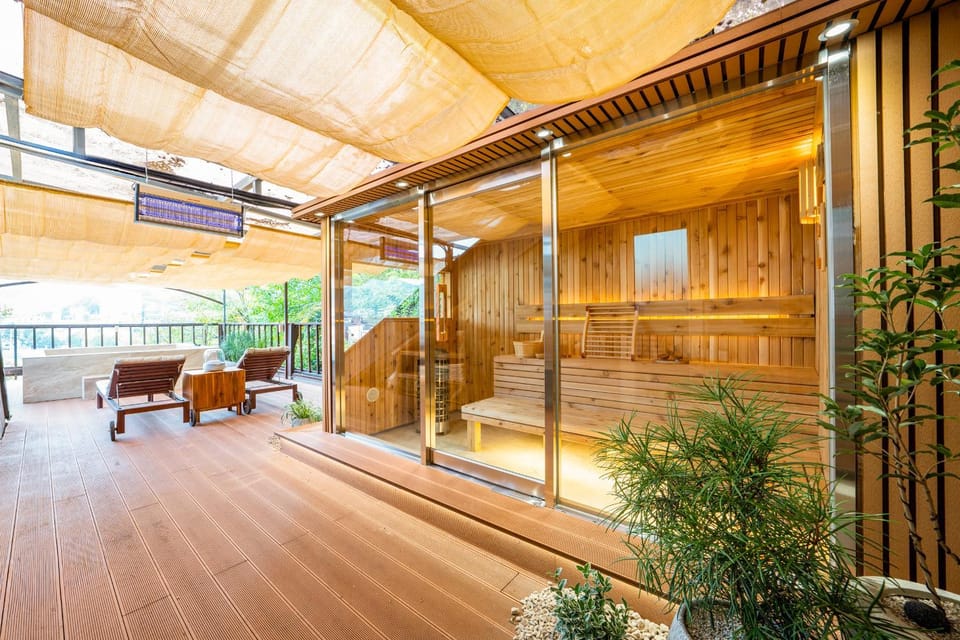 BS Urban Retreat Garden and Spa near Gyeongbokgung House in Seoul