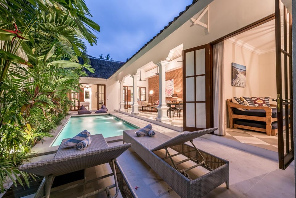 Central 3 Bedroom Villa close to Seminyak Beach Villa in Kuta