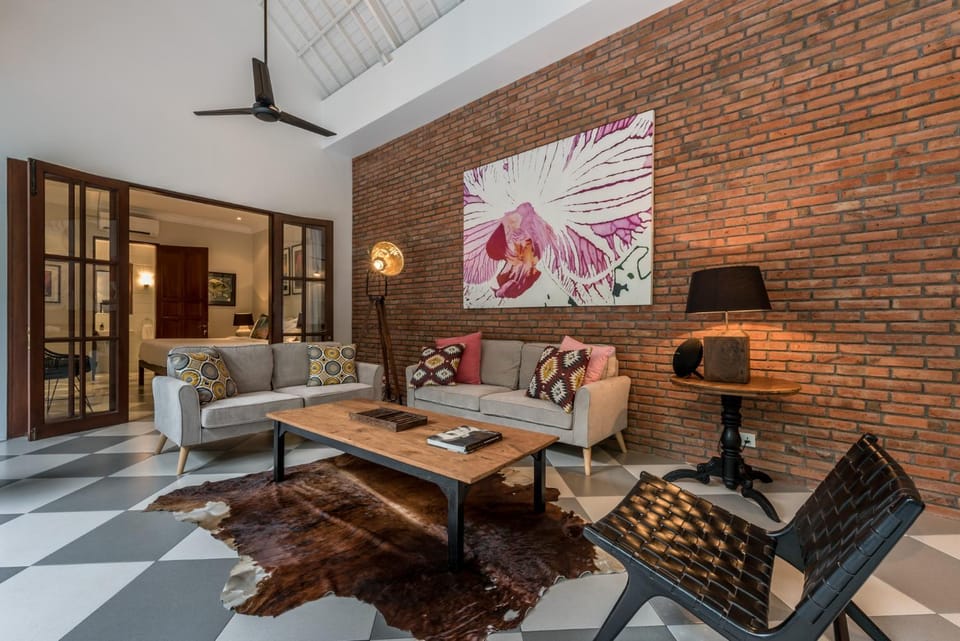 Central 3 Bedroom Villa close to Seminyak Beach Villa in Kuta