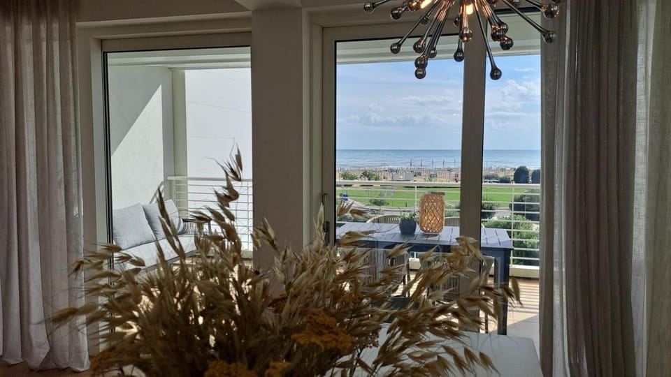 Day, Natural landscape, View (from property/room), Balcony/Terrace, Dining area, Sea view