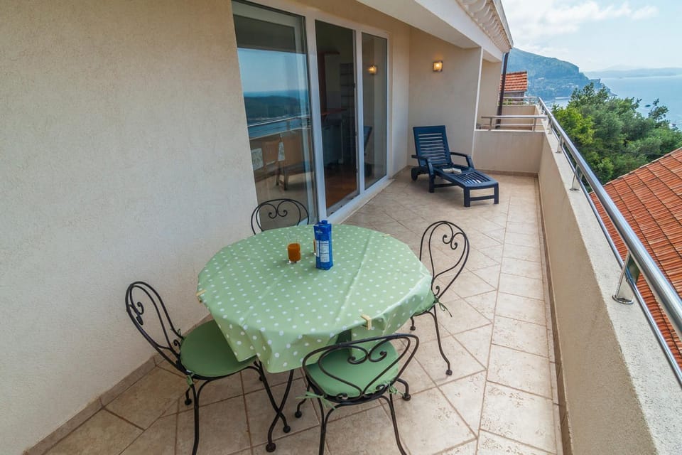 Balcony/Terrace, Seating area, City view, Sea view