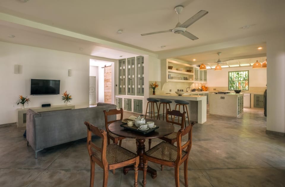 Wijaya Giri - 6 BR Villa, Walkable to beach, Private Pool, Cook Villa in Ahangama