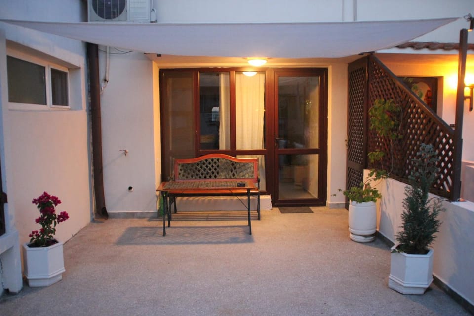 Shower, Toilet, Bathroom, TV and multimedia, Balcony/Terrace, Photo of the whole room, Decorative detail, Bedroom, Sea view, Quiet street view