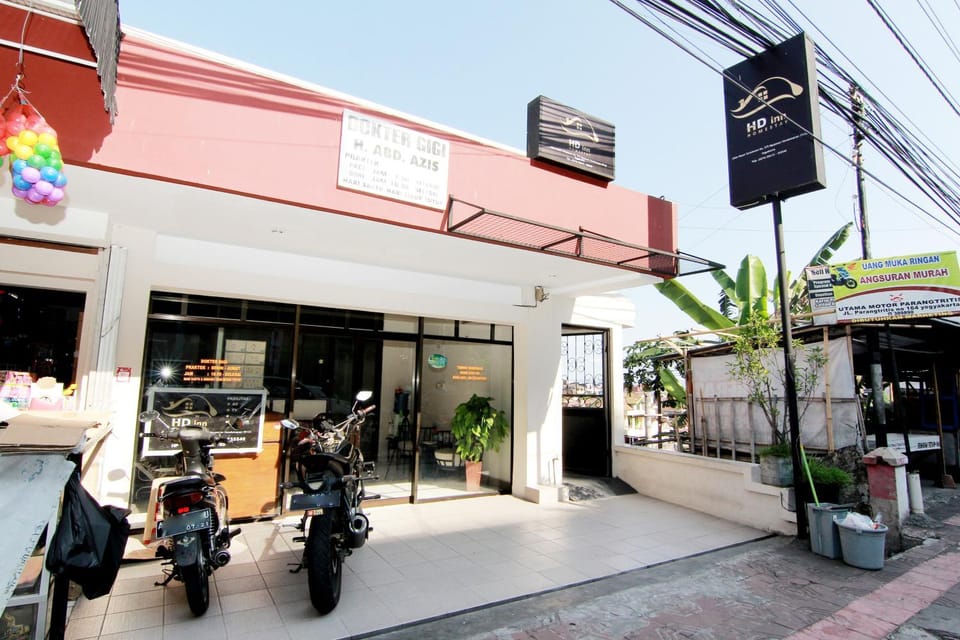Facade/entrance