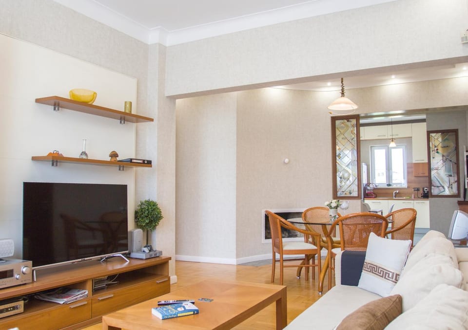 Communal lounge/ TV room, TV and multimedia, Living room, Seating area, Evening entertainment