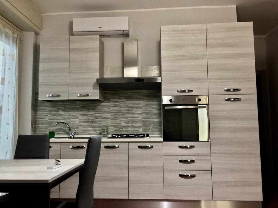 Kitchen or kitchenette, Living room, Dining area, stove