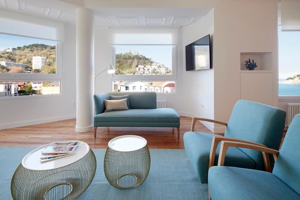 Living room, City view, Sea view, Street view