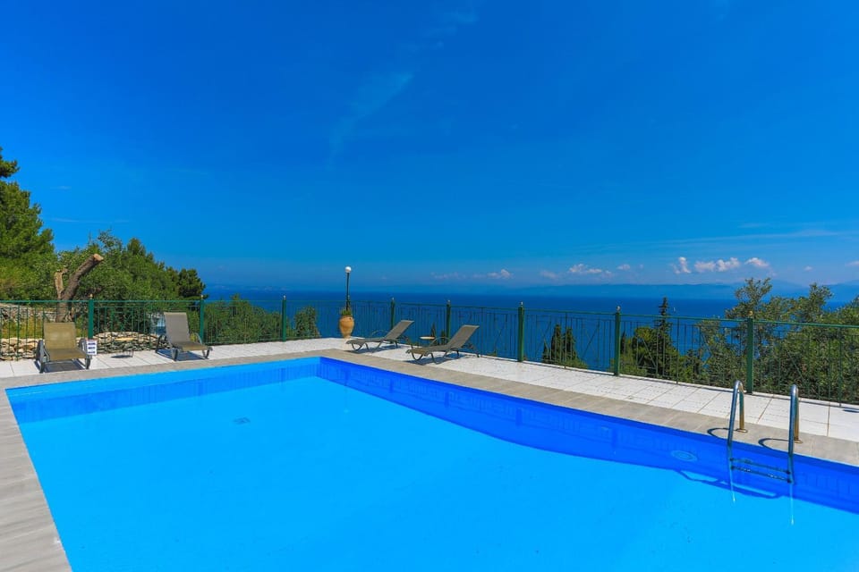 Sea view, Swimming pool, sunbed
