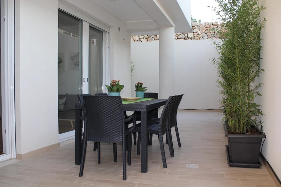 Property building, Garden, Dining area
