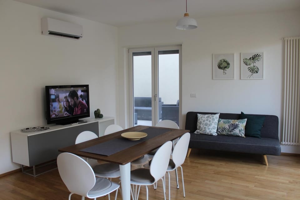 TV and multimedia, Living room, Dining area