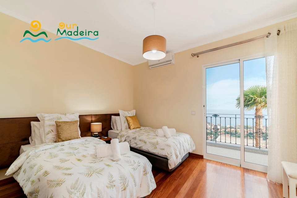 Bed, Balcony/Terrace, Bedroom