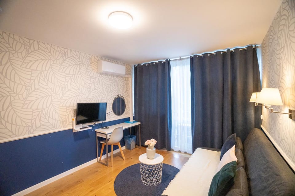 Communal lounge/ TV room, TV and multimedia, Living room