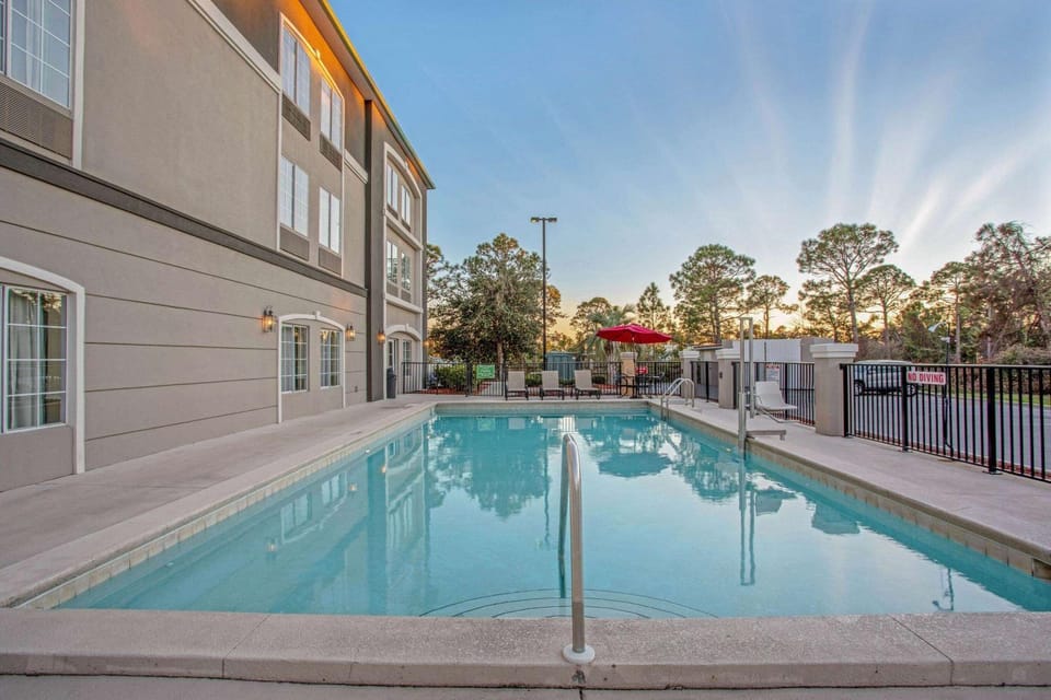 On site, Pool view, Swimming pool, Swimming pool