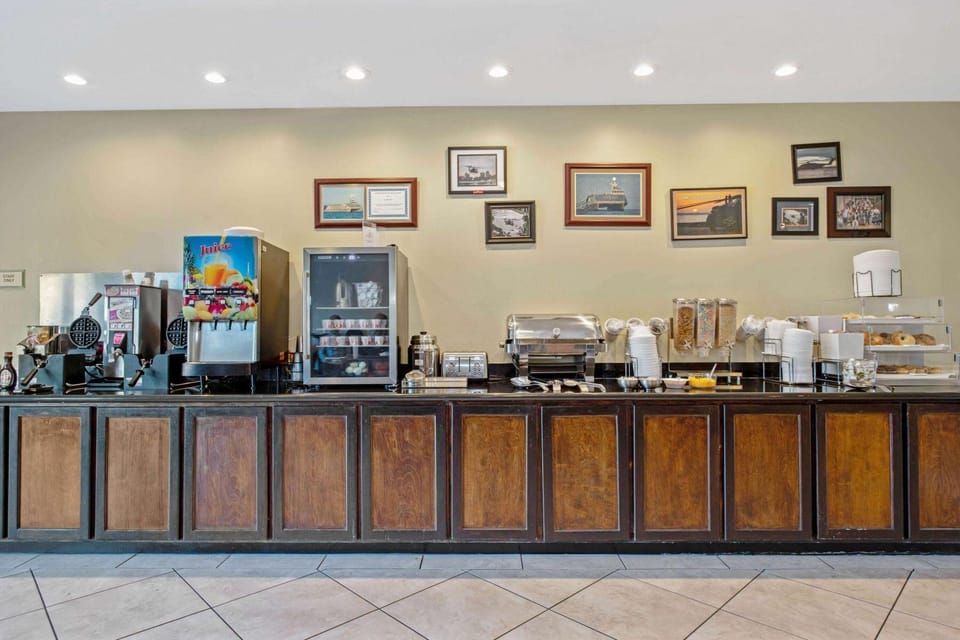Restaurant/places to eat, Dining area, On site, Breakfast