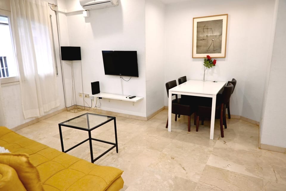 TV and multimedia, Living room, Dining area, air conditioner