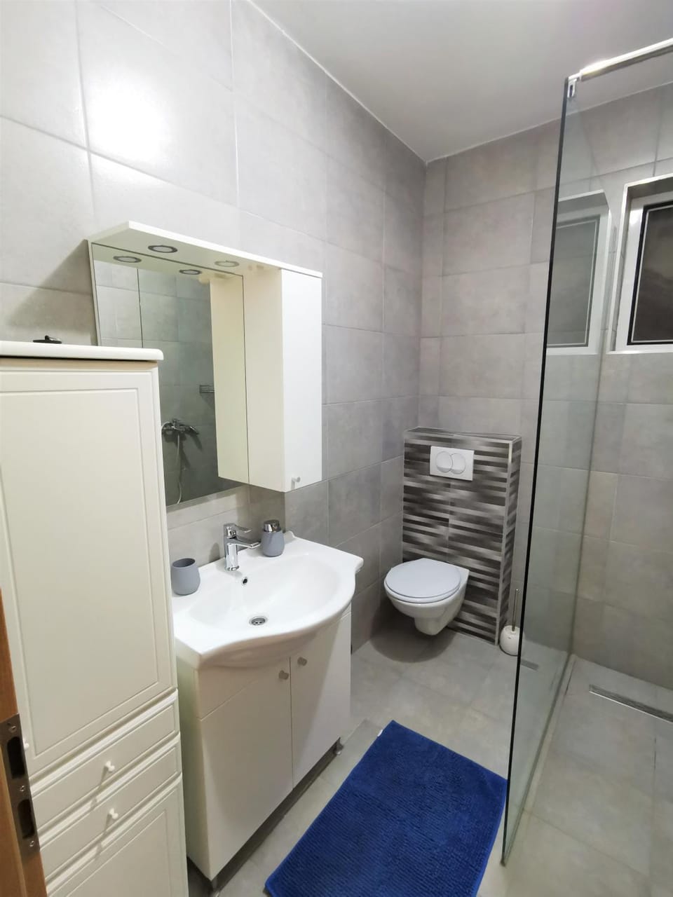 Shower, Toilet, Bathroom